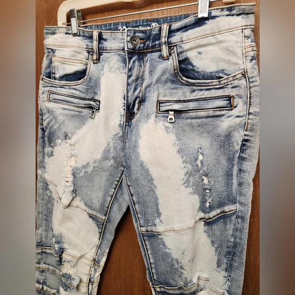 Crysp Denim Distressed Slim Straight Leg Jeans w/ Zipper Pocket Accents - Picture 4 of 9